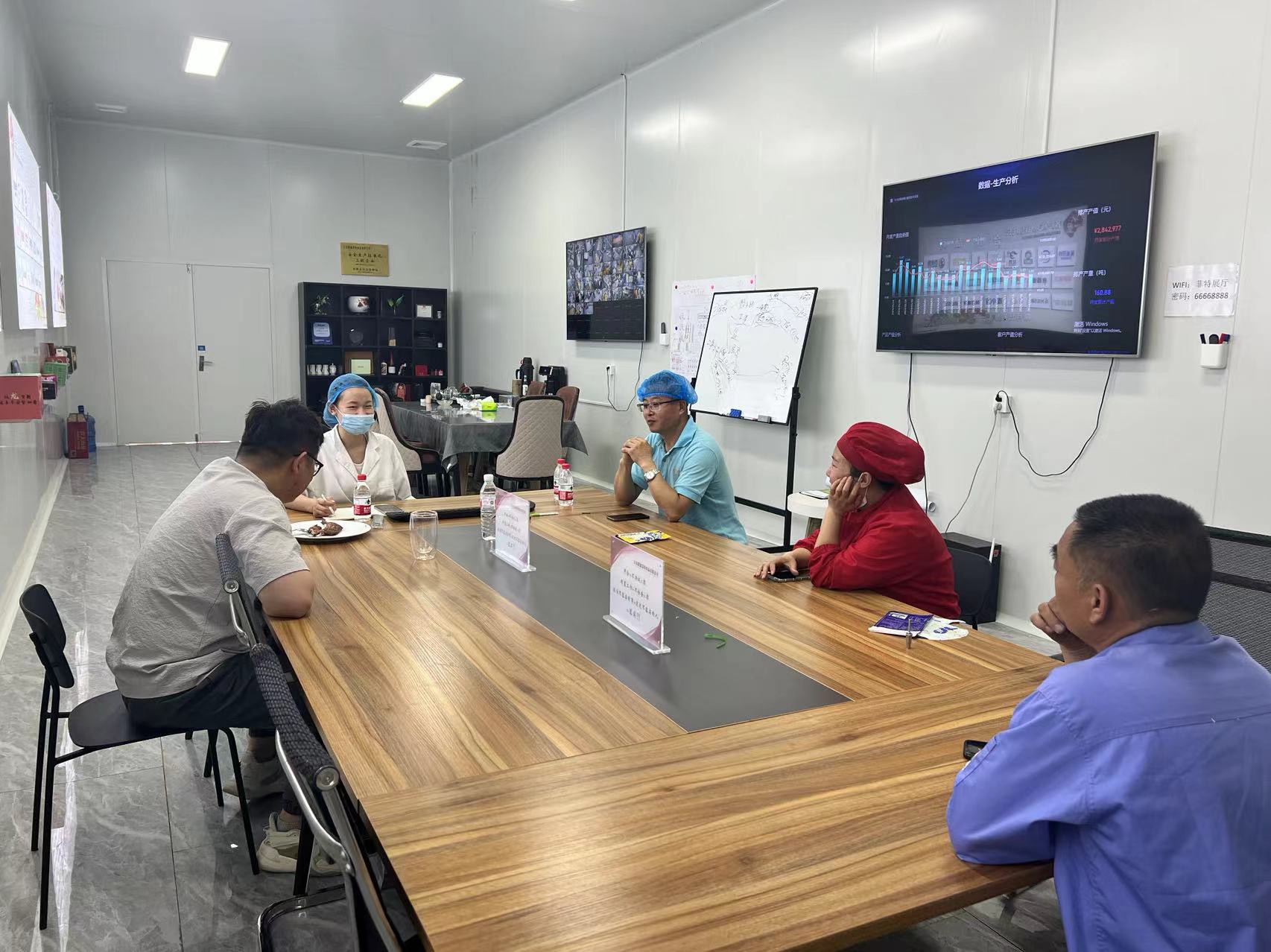  6 月 3 日，隆鑫菲特公司針對(duì)新增 的殺菌設(shè)備召開了專題會(huì)議